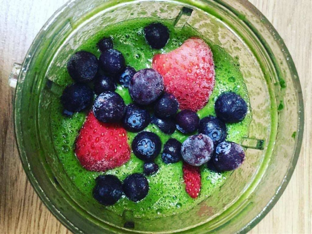 green smoothie ingredients berries